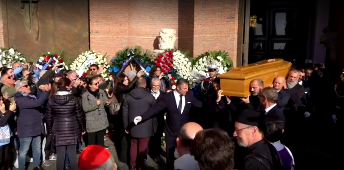 In Migliaia Al Funerale Di Sinisa Mihajlovic A Roma Totti De Rossi