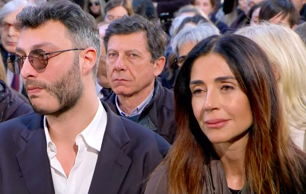 Maria De Filippi Al Funerale Di Maurizio Costanzo Scortata Dal Suo