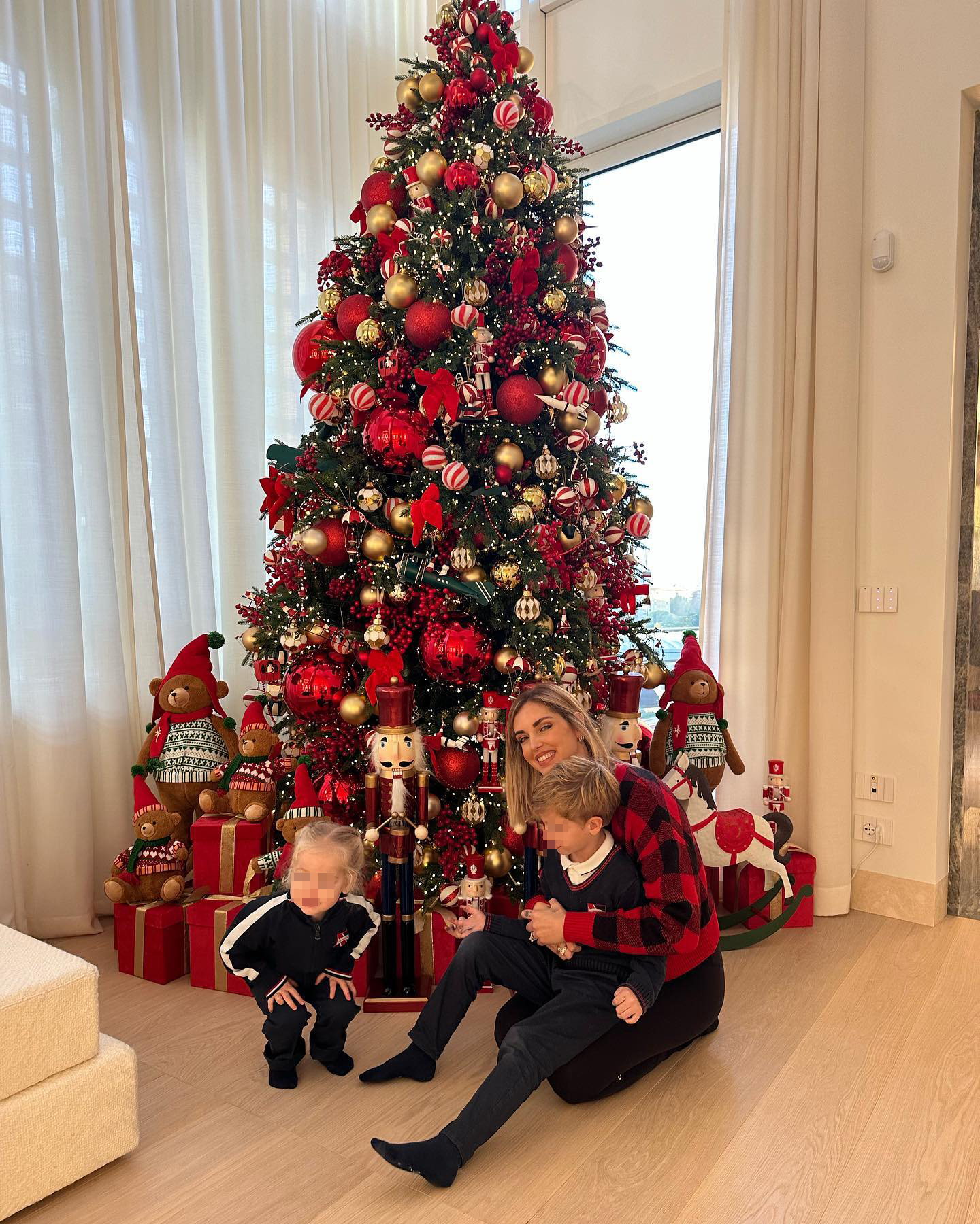 Chi fa l Albero di Natale prima vive più felice Chiara Ferragni ha