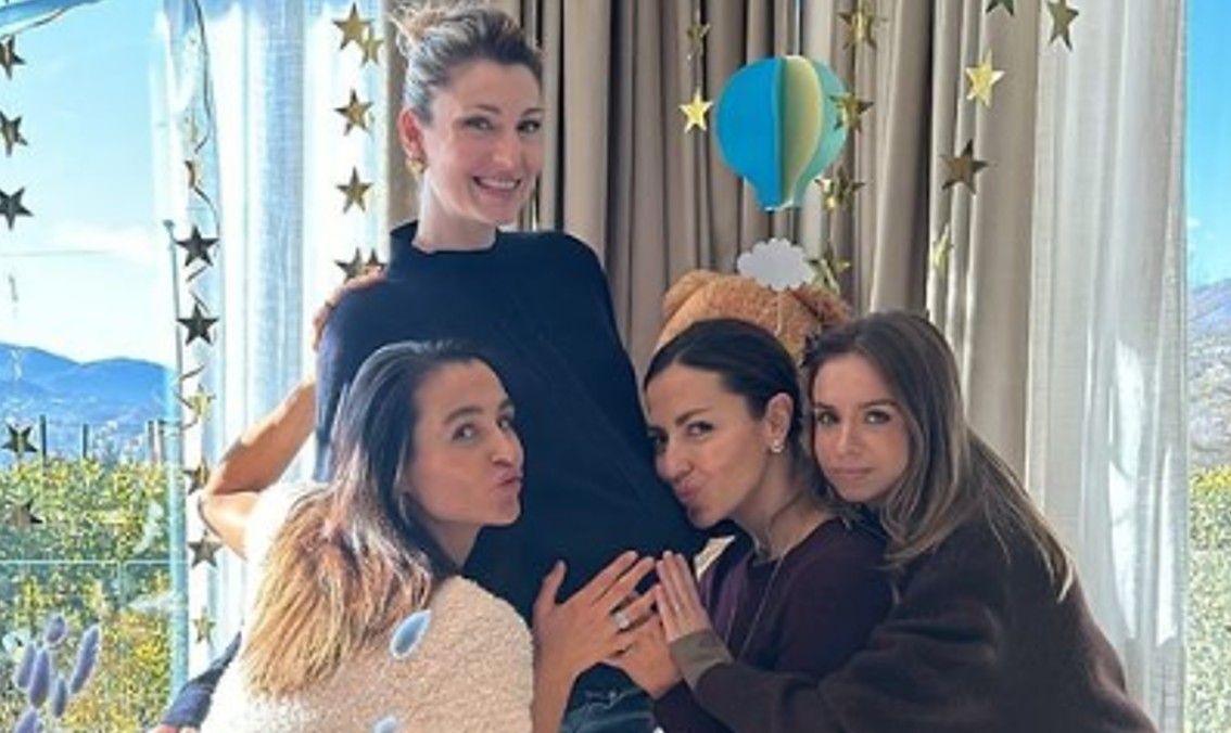 L Ex Miss Italia Claudia Andreatti Organizza Il Baby Shower Per Il