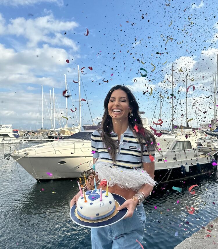 Elisabetta Gregoraci Festeggia Anni Con I Familiari A Napoli Ma Il