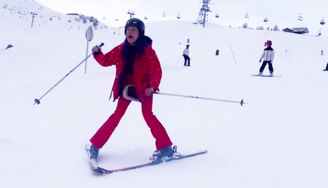 Belen Rodriguez Sulla Neve Con Gli Sci Ai Piedi Non Sembra A Suo Agio