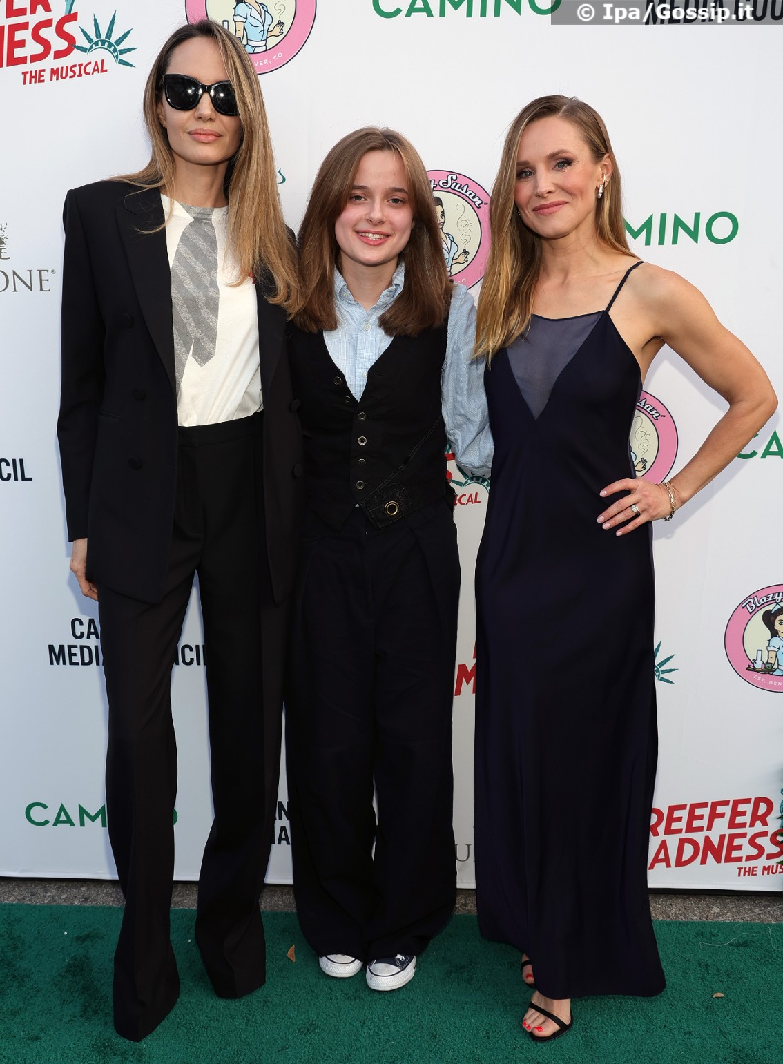 Angelina Jolie Sul Red Carpet Con La Figlia Pi Piccola Vivienne Dopo