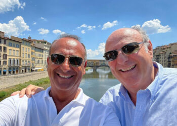 Gerry Scotti, Carlo Conti gli fa da guida turistica a Firenze: foto