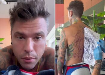 Fedez, nuovo enorme tatuaggio su schiena e lato b: ecco le prime immagini