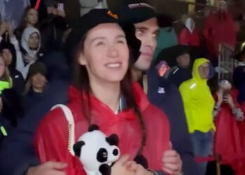 Aurora Ramazzotti e Goffredo Cerza insieme dopo l'annuncio della gravidanza: coccole e tenerezze in pubblico