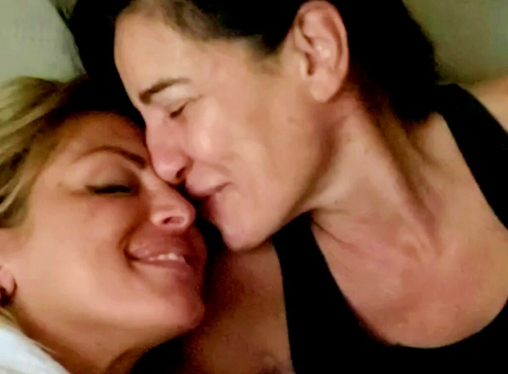 Francesca Pascale, rara foto intima con la moglie Paola Turci: ''Amore gigante'' Francesca Pascale, rara foto intima con la moglie Paola Turci: ''Amore gigante''