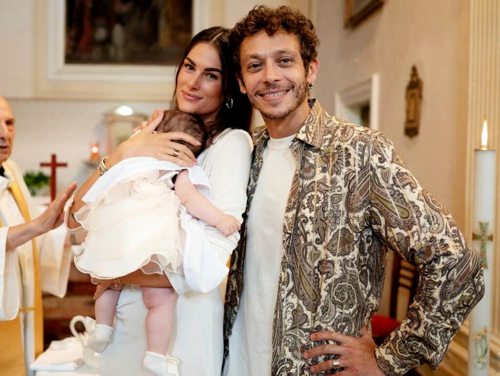 Valentino Rossi e Francesca Sofia Novello hanno battezzato la figlia Giulietta: foto