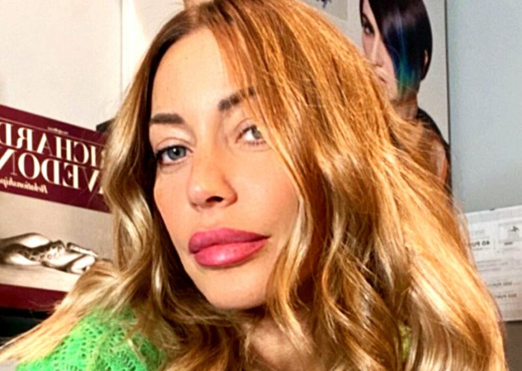 Karina Cascella non vede l'ora che venga abolito il Reddito di Cittadinanza: ''Così vi viene voglia di lavorare'' Karina Cascella non vede l'ora che venga abolito il Reddito di Cittadinanza: ''Così vi viene voglia di lavorare''