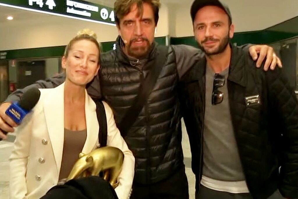 Silvia Slitti e l'ex calciatore Pazzini ricevono il Tapiro per la loro casa occupata da Ambra: ''Rivogliamo il nostro appartamento''