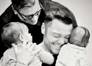 Tiziano Ferro e il ruolo di padre: ''Non abbiamo una tata fissa, ho spostato il tour per stare con Margherita e Andres''