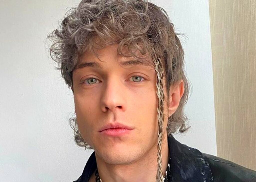 Irama e il problema col lavoro: ''Le mie ragazze mi hanno sempre odiato per questo'' Irama e il problema col lavoro: ''Le mie ragazze mi hanno sempre odiato per questo''