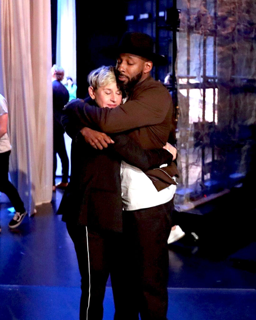 E’ morto a soli 40 anni il dj e storica spalla del ‘The Ellen DeGeneres Show’ Stephen ‘tWitch’ Boss: la causa E’ morto a soli 40 anni il dj e storica spalla del ‘The Ellen DeGeneres Show’ Stephen ‘tWitch’ Boss: la causa