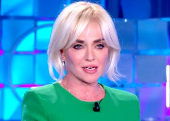 Paola Barale è andata in menopausa 'presto': ''Non sono decrepita, ci vuole aiuto degli specialisti''