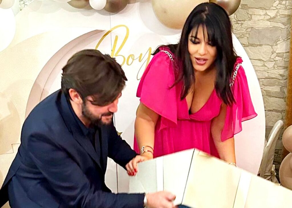 Stefano Macchi, ex di Anna Pettinelli, e la nuova compagna incinta rivelano se avranno un maschietto o una femminuccia Stefano Macchi, ex di Anna Pettinelli, e la nuova compagna incinta rivelano se avranno un maschietto o una femminuccia