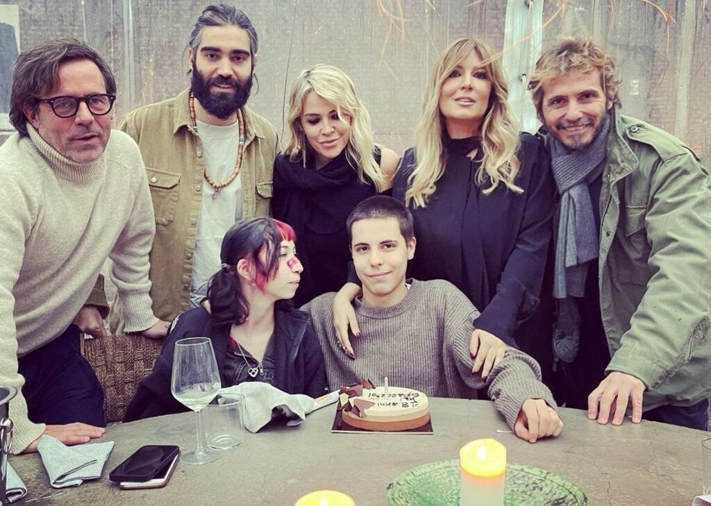 Il figlio di Selvaggia Lucarelli compie 18 anni: festa con tutta la famiglia allargata Il figlio di Selvaggia Lucarelli compie 18 anni: festa con tutta la famiglia allargata