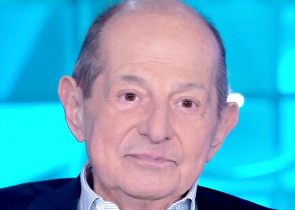 Giancarlo Magalli irriconoscibile in tv: ''Ho avuto un tumore, ho perso 24 chili''. Le immagini sconvolgono il pubblico Giancarlo Magalli irriconoscibile in tv: ''Ho avuto un tumore, ho perso 24 chili''. Le immagini sconvolgono il pubblico