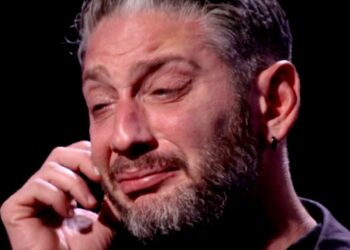 Edoardo Tavassi scoppia in lacrime al GF Vip: piange a dirotto, ecco perché