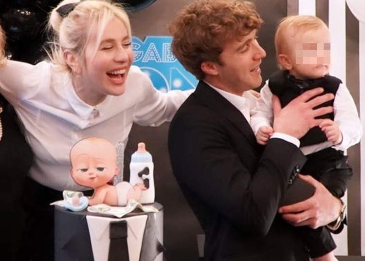 Clizia Incorvaia a Paolo Ciavarro festeggiano il primo compleanno del figlio Gabriele Clizia Incorvaia a Paolo Ciavarro festeggiano il primo compleanno del figlio Gabriele