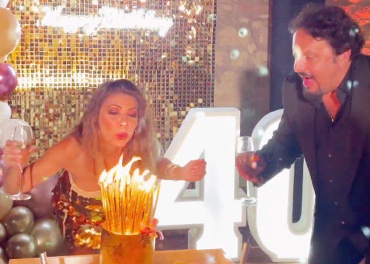 Flora Canto festeggia 40 anni con un super party Flora Canto festeggia 40 anni con un super party