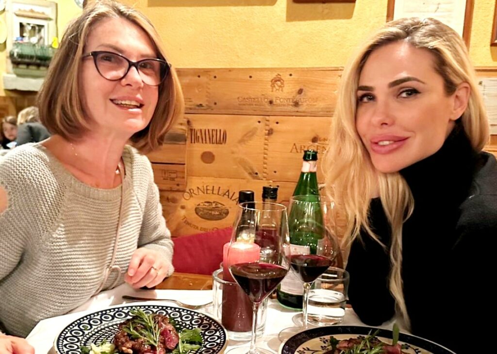 Ilary Blasi a Firenze con la madre: l'hotel l'accoglie con la stanza completamente personalizzata Ilary Blasi a Firenze con la madre: l'hotel l'accoglie con la stanza completamente personalizzata