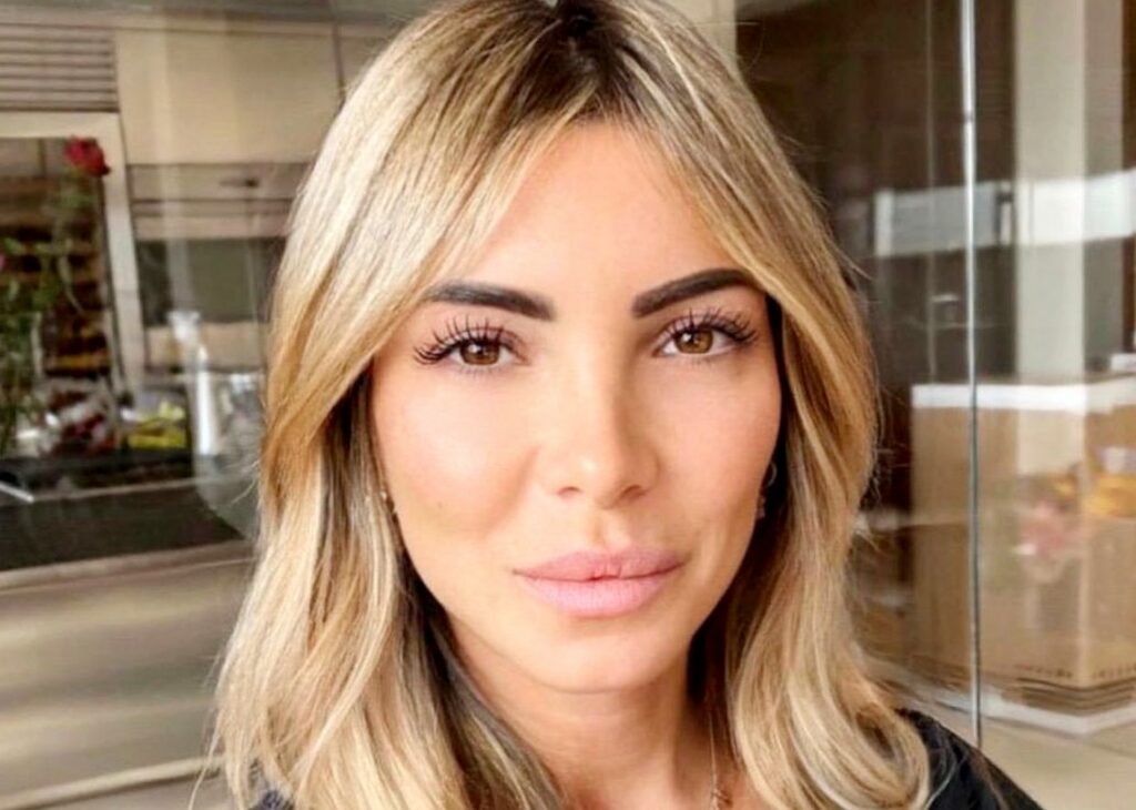 Noemi Bocchi, nuova compagna di Totti, rivela sul social di avere un disturbo, Francesco commenta: ''Ti starò vicino''