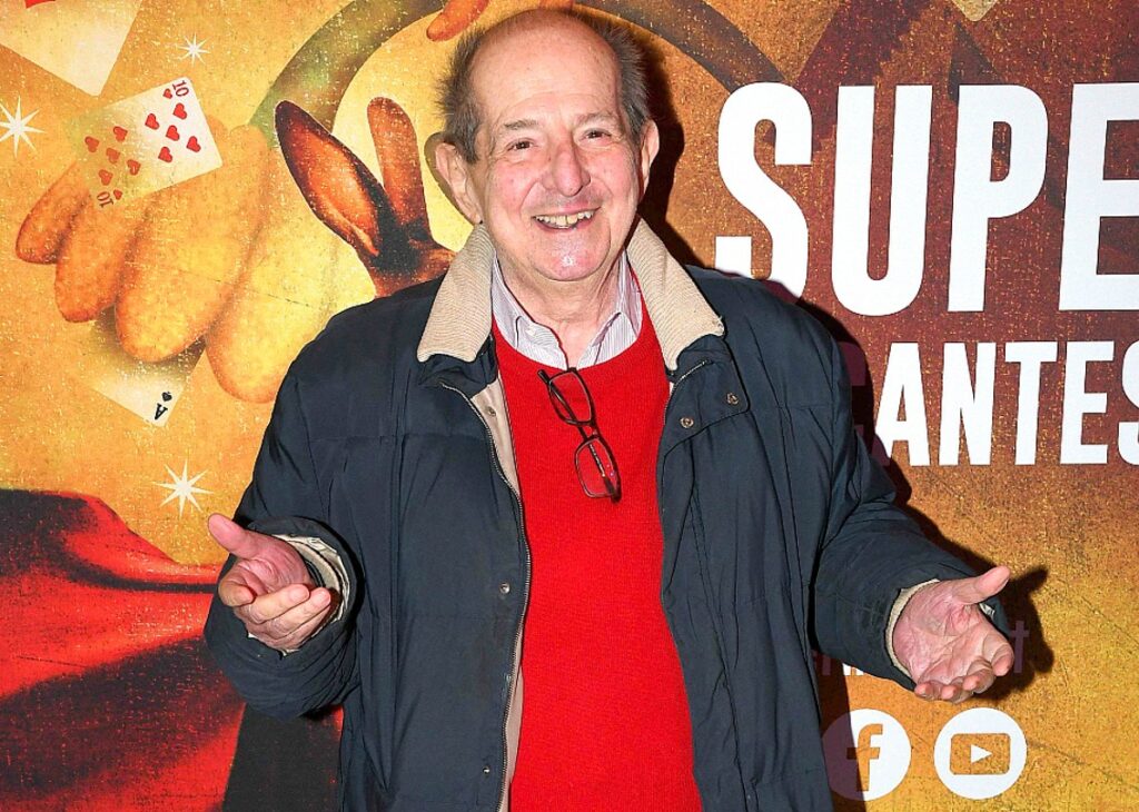 Giancarlo Magalli, dopo il tumore che l'ha fatto dimagrire 24 chili, torna sorridente alla mondanità Giancarlo Magalli, dopo il tumore che l'ha fatto dimagrire 24 chili, torna sorridente alla mondanità