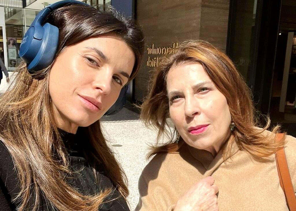 Elisabetta Canalis dopo la notizia del divorzio dal marito si fa vedere a Los Angeles con la mamma Bruna: foto