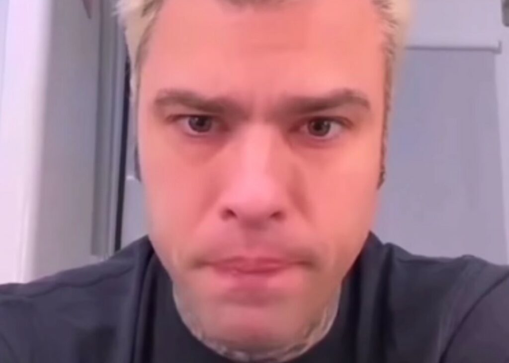 Finalmente parla Fedez: stop ai social, il periodo è particolare. Poi la verità sulla crisi con la moglie Chiara Ferragni