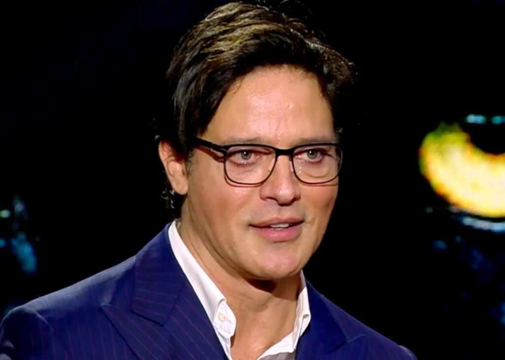Gabriel Garko racconta di quando ha avuto un'erezione sul set nudo davanti a tutta la troupe: ''Hanno usato lo spruzzino'' Gabriel Garko racconta di quando ha avuto un'erezione sul set nudo davanti a tutta la troupe: ''Hanno usato lo spruzzino''