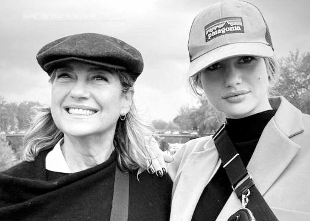 Avete mai visto la bellissima madre di Cristina Marino? La 31enne pubblica una foto con lei Avete mai visto la bellissima madre di Cristina Marino? La 31enne pubblica una foto con lei