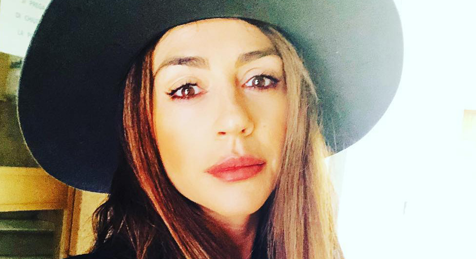 ''Ero accanto a Maria per l'affetto'': Raffaella Mennoia, braccio destro della De Filippi, racconta i giorni dopo la morte di Costanzo