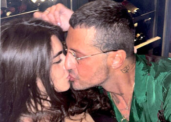 ''Compio 49 anni ma sono meglio di Brad'': Fabrizio Corona festeggia l'ultimo compleanno da quarantenne con fidanzata e figlio