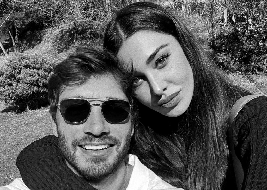 Belen e Stefano De Martino felici e innamorati a Napoli: Pasqua e compleanno di Santiago in famiglia Belen e Stefano De Martino felici e innamorati a Napoli: Pasqua e compleanno di Santiago in famiglia