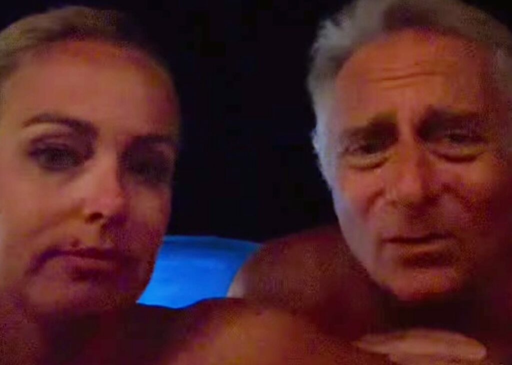 ''Fatevi i ca**i vostri!'': Paolo Bonolis e Sonia Bruganelli commentano dai tropici il pettegolezzo sulla fine del loro matrimonio