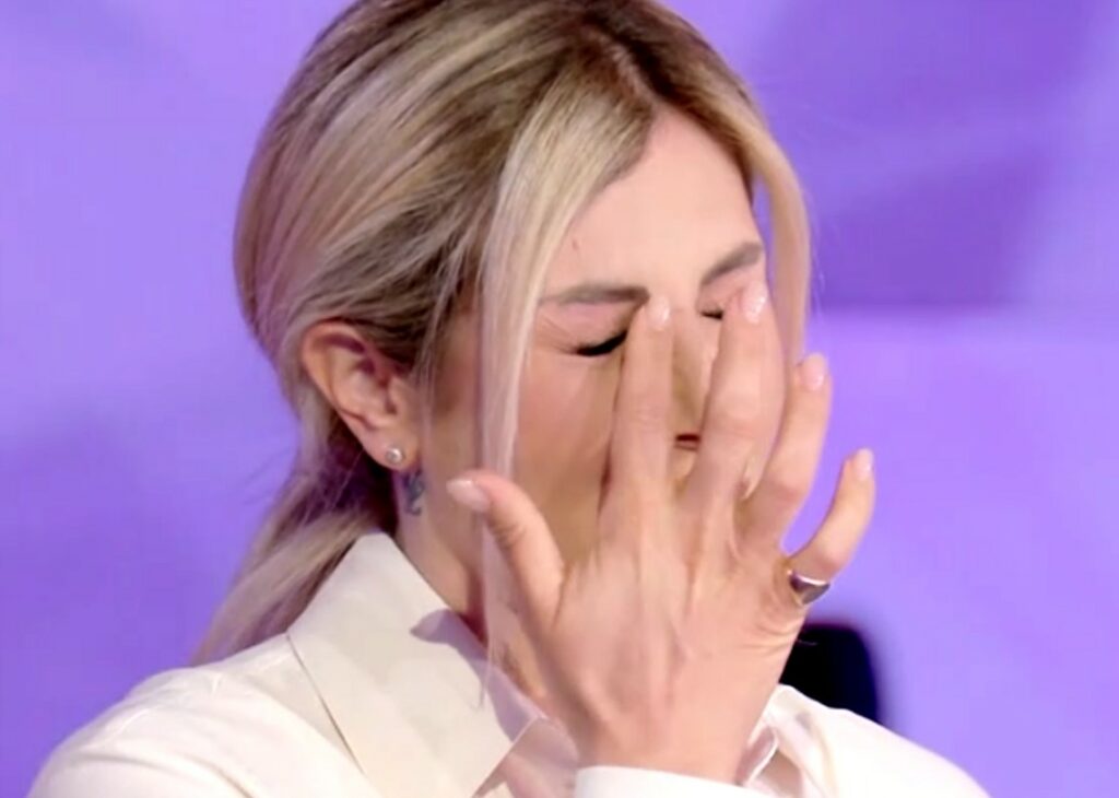 ''Il nervo bruciato ha indurito mio figlio, è come se fosse adulto'': Paola Caruso disperata in tv annuncia che farà operare Michelino