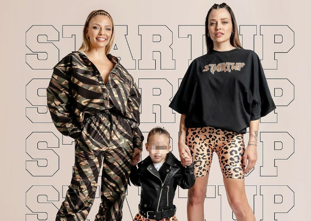 La figlia di Silvia Provvedi a 2 anni modella: protagonista con la madre e la zia di una campagna pubblicitaria de Le Donatella