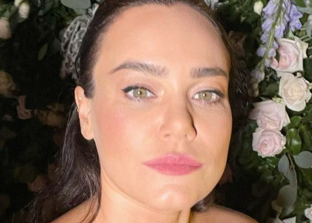 ''Faccio la mummia in tv pagata dai contribuenti? Concordo, ma non è colpa mia'': lo sfogo di Romina Carrisi contro gli autori di 'Oggi è un altro giorno' ''Faccio la mummia in tv pagata dai contribuenti? Concordo, ma non è colpa mia'': lo sfogo di Romina Carrisi contro gli autori di 'Oggi è un altro giorno'