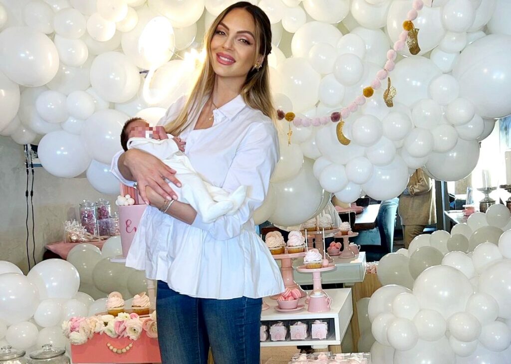 Sarah Nile organizza una festa per il ritorno a casa con la sua bambina neonata: foto Sarah Nile organizza una festa per il ritorno a casa con la sua bambina neonata: foto