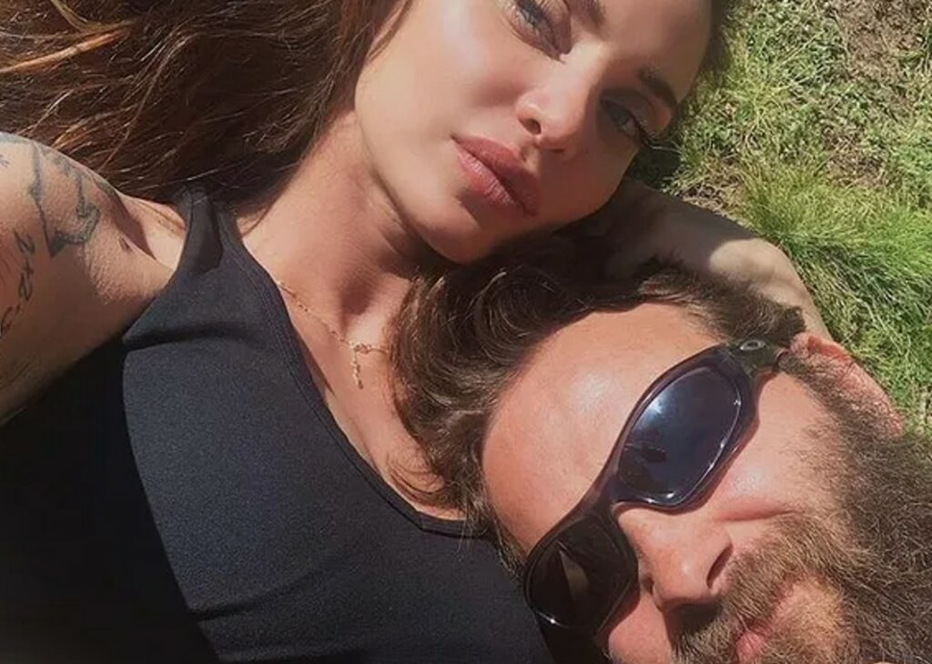 Alessandro Borghi è papà già da un mese, ma lo svela solo ora: il curioso nome scelto per il figlio