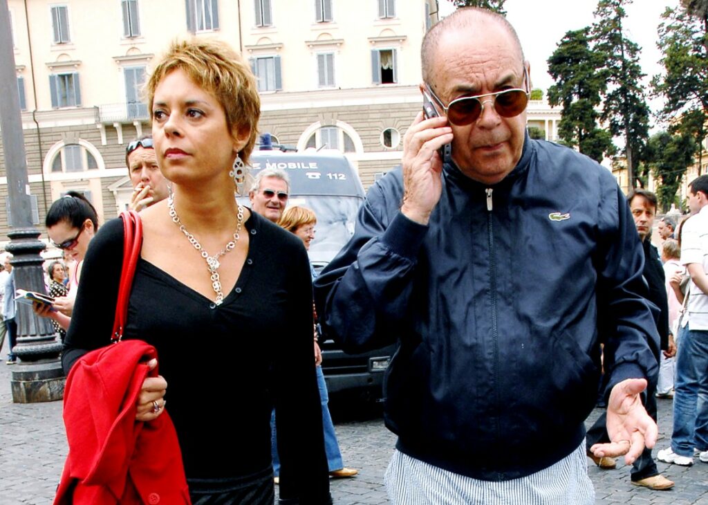 Gianni Boncompagni prima di morire aveva intorno infermiere giovani e carine, la figlia: ''Abbiamo fatto un vero casting'' Gianni Boncompagni prima di morire aveva intorno infermiere giovani e carine, la figlia: ''Abbiamo fatto un vero casting''