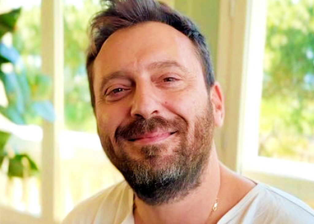 Cesare Cremonini rivela qual è il suo ''pensiero fisso'' senza giri di parole e lascia tutti a bocca aperta… Cesare Cremonini rivela qual è il suo ''pensiero fisso'' senza giri di parole e lascia tutti a bocca aperta…