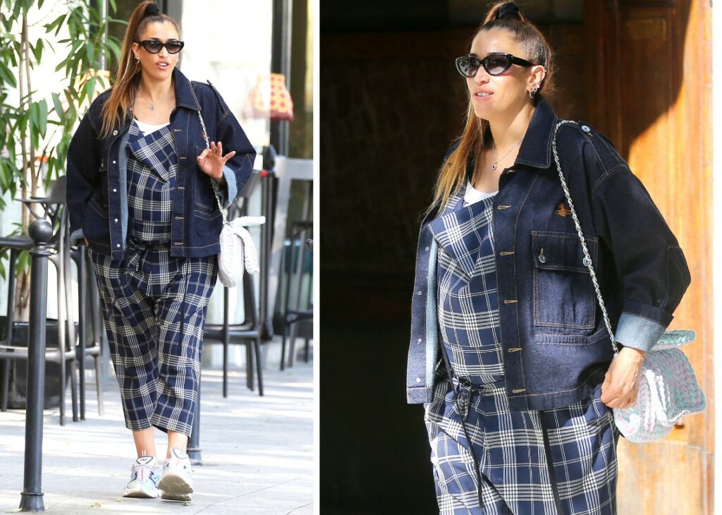Nina Zilli a poche ore dal parto passeggia per Milano con pancione esplosivo e look casual: foto Nina Zilli a poche ore dal parto passeggia per Milano con pancione esplosivo e look casual: foto