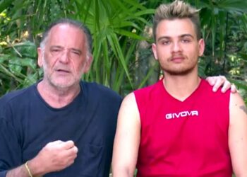 Alessandro Cecchi Paone e il fidanzato Simone Antolini abbandonano l'Isola dei Famosi: ecco cos'è successo