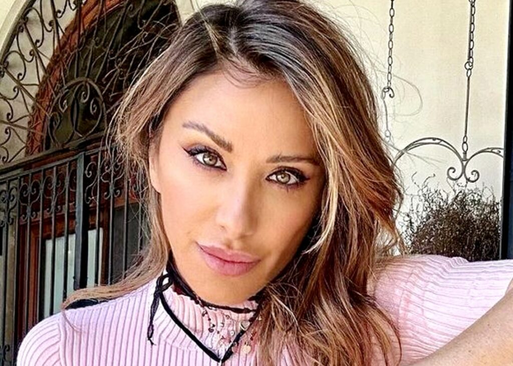 ''Perseguitata da più di 30 anni'': Sabrina Salerno mette fine alla fake news con il referto medico ''Perseguitata da più di 30 anni'': Sabrina Salerno mette fine alla fake news con il referto medico