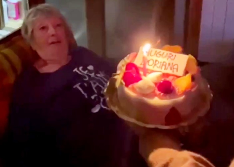 Ambra Angiolini fa una sorpresa a mamma Doriana