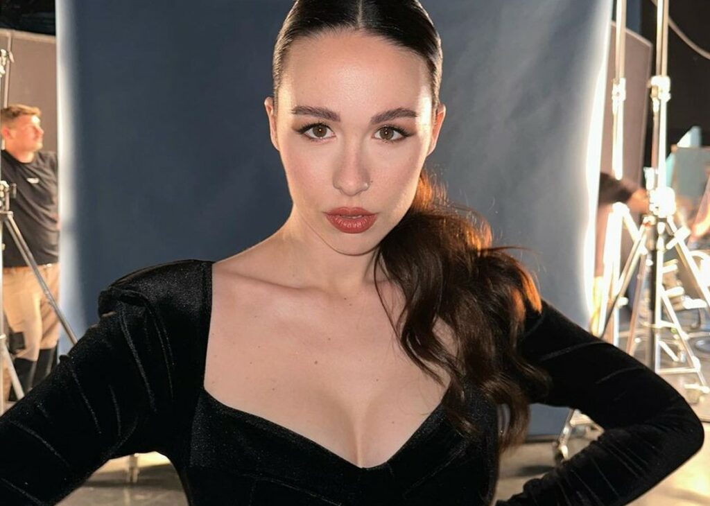 ''Mi sono abituata ad avere la terza di seno'': Aurora Ramazzotti contenta del nuovo decolté, ma non durerà