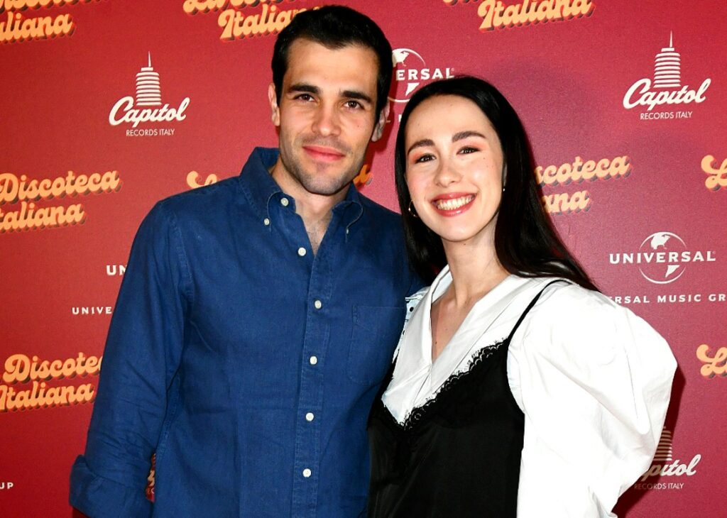 Aurora Ramazzotti per la prima volta sul red carpet dopo il parto: mondana con il compagno Goffredo Cerza Aurora Ramazzotti per la prima volta sul red carpet dopo il parto: mondana con il compagno Goffredo Cerza