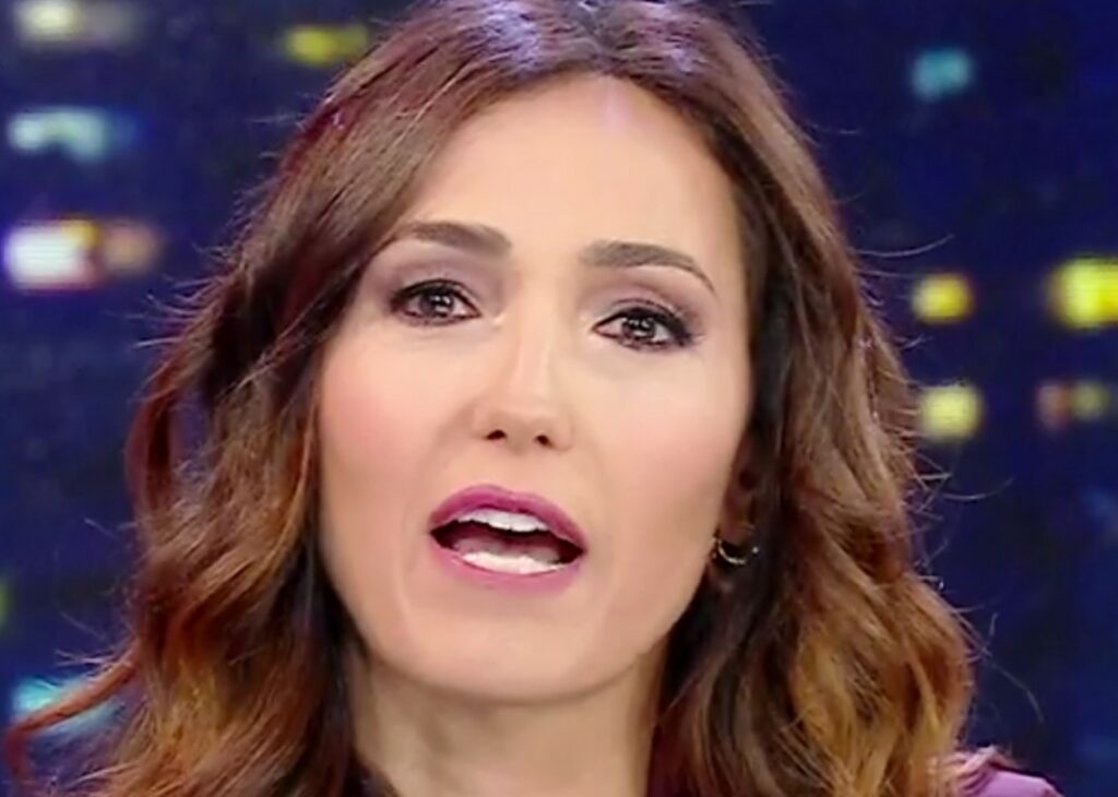 ''Non sono rifatta, sono bella così'': Caterina Balivo risponde per le rime alle 'accuse' di Striscia la Notizia ''Non sono rifatta, sono bella così'': Caterina Balivo risponde per le rime alle 'accuse' di Striscia la Notizia