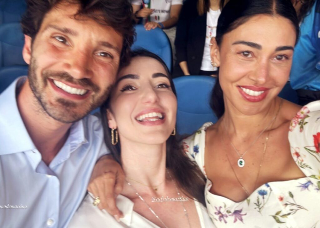 Belen e Stefano festeggiano l'arrivo del loro primo nipotino: a Napoli con la sorella di De Martino incinta